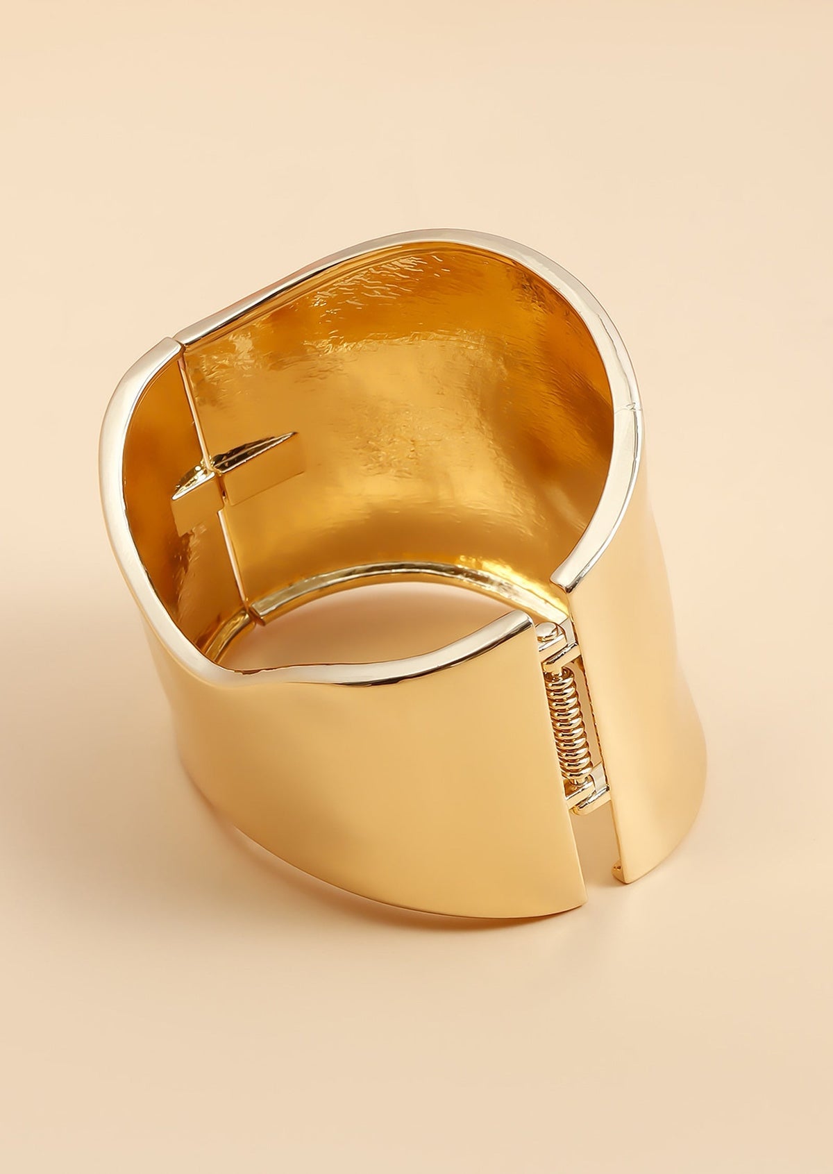 Brazalete Dorada Elegante, vista 5 – Lena Rodríguez