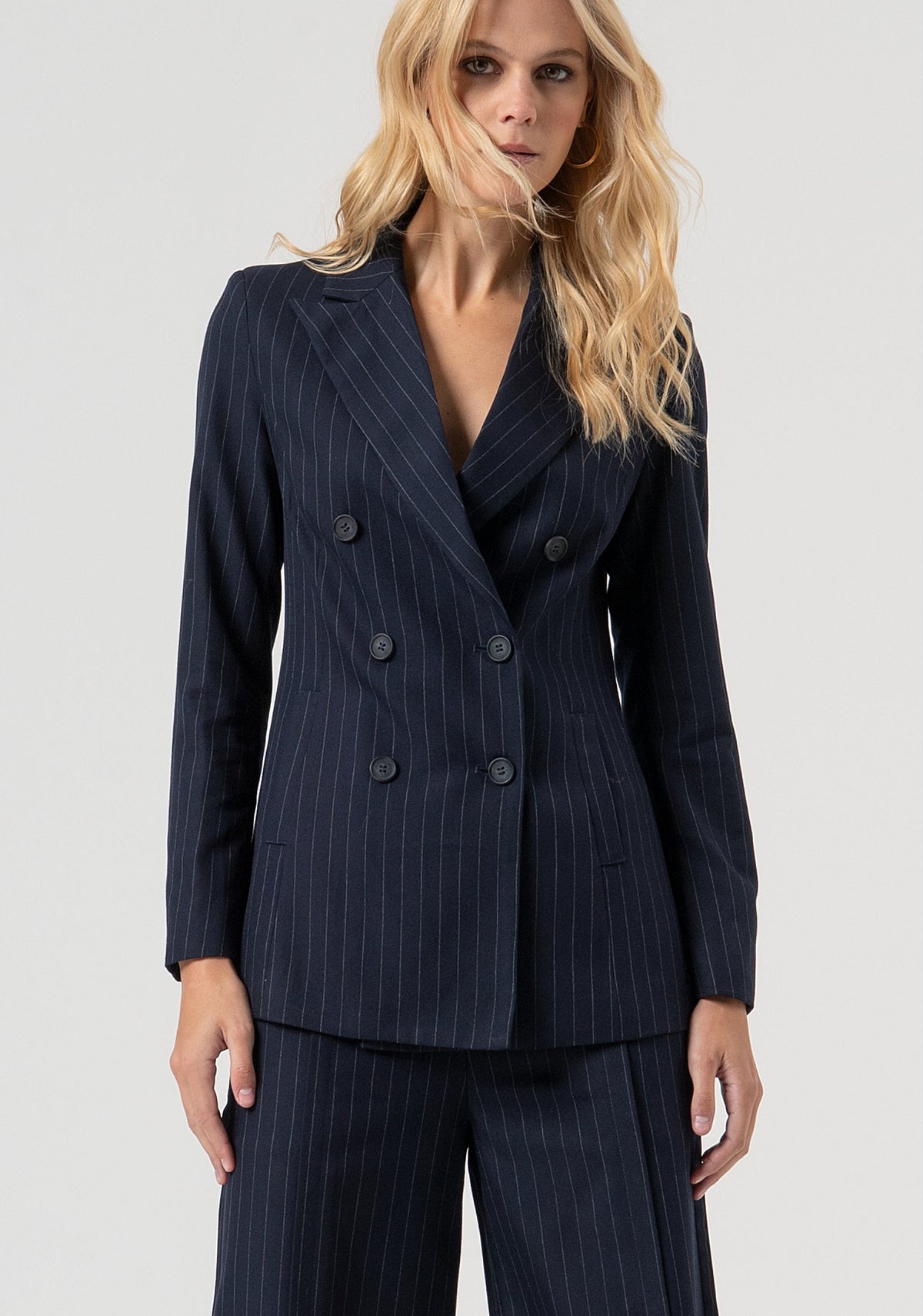 Carlota - Blazer Regular Largo Cruzado a Rayas Diplomáticas – Lena Rodríguez