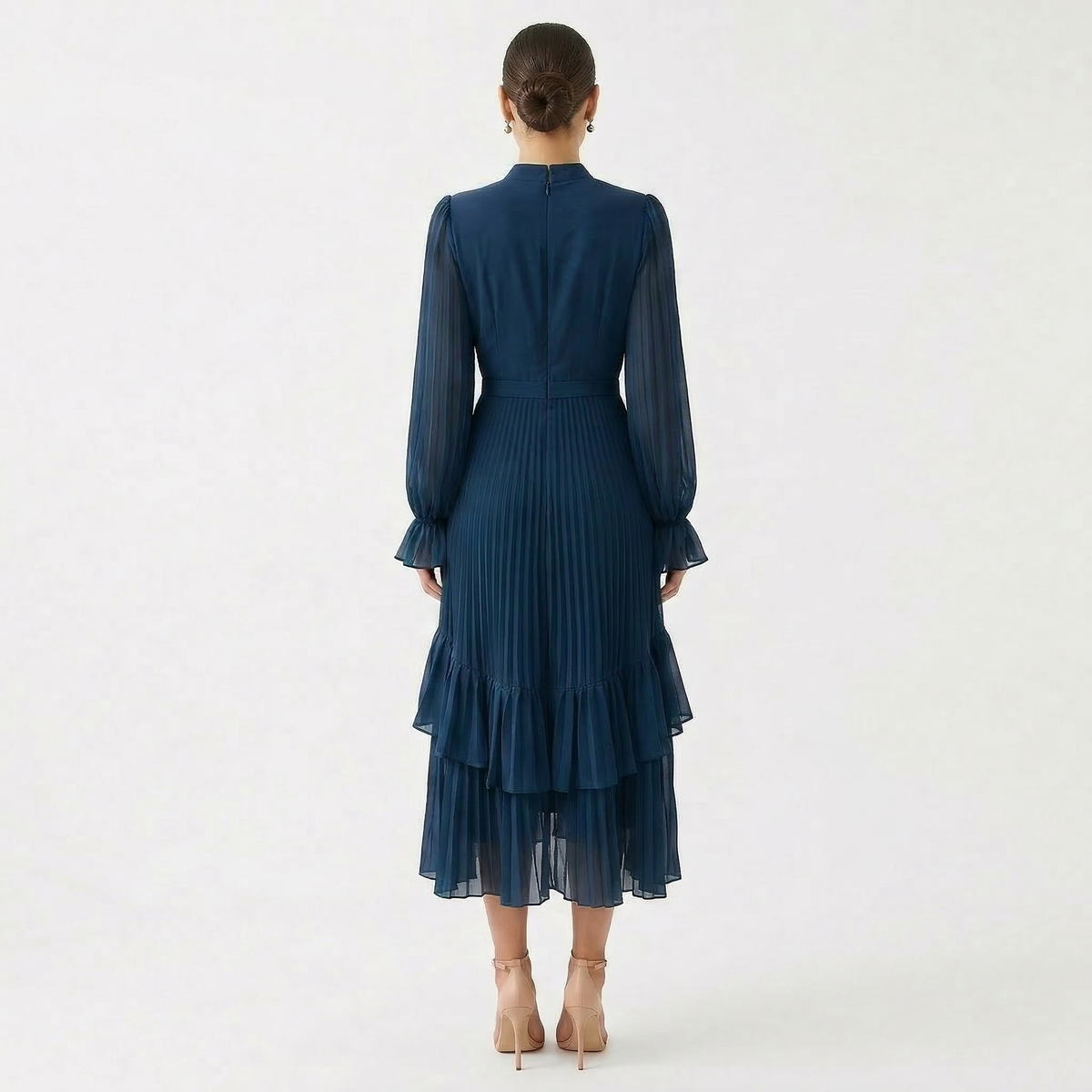 Mariana - Vestido Plisado con Mangas Fluidas y Volantes Asimétricos, vista 9 – Lena Rodríguez