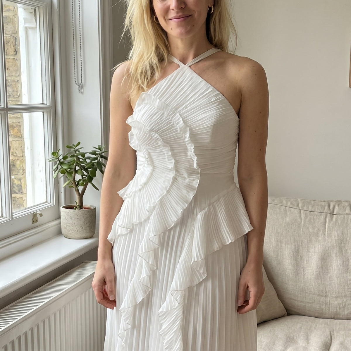 Leonora - Vestido Plisado con Volantes Elegante – detalle 17 – Lena Rodríguez