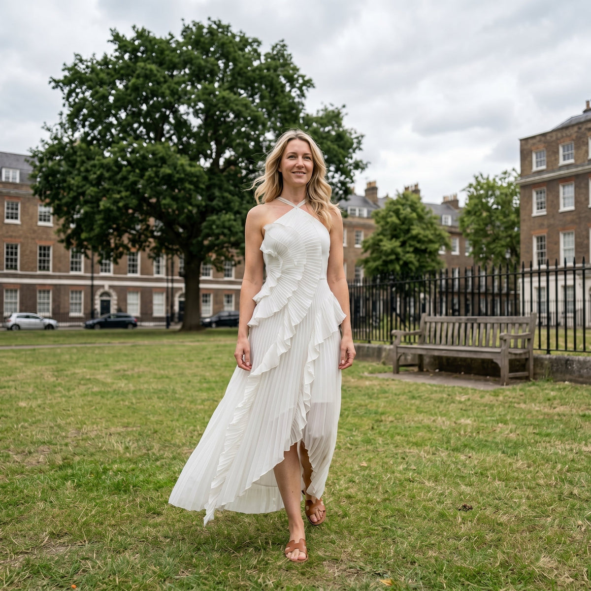Leonora - Vestido Plisado con Volantes Elegante – detalle 16 – Lena Rodríguez