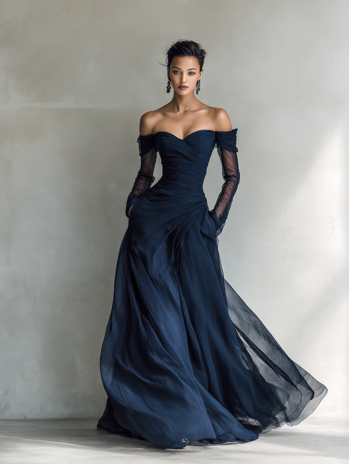 Reyna - Vestido Maxi Entallado de Gasa Off-Shoulder con Manga Larga en Azul Oscuro, vista 3 – Lena Rodríguez