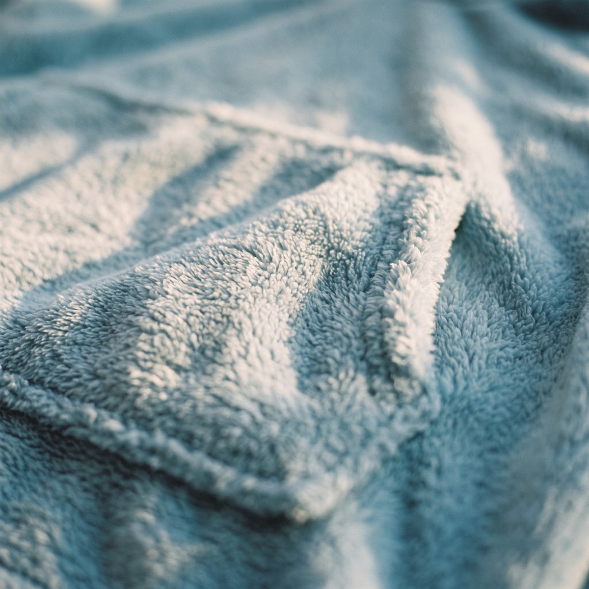 Sudadera Manta Cloe Azul Cielo, vista 2 – Lena Rodríguez